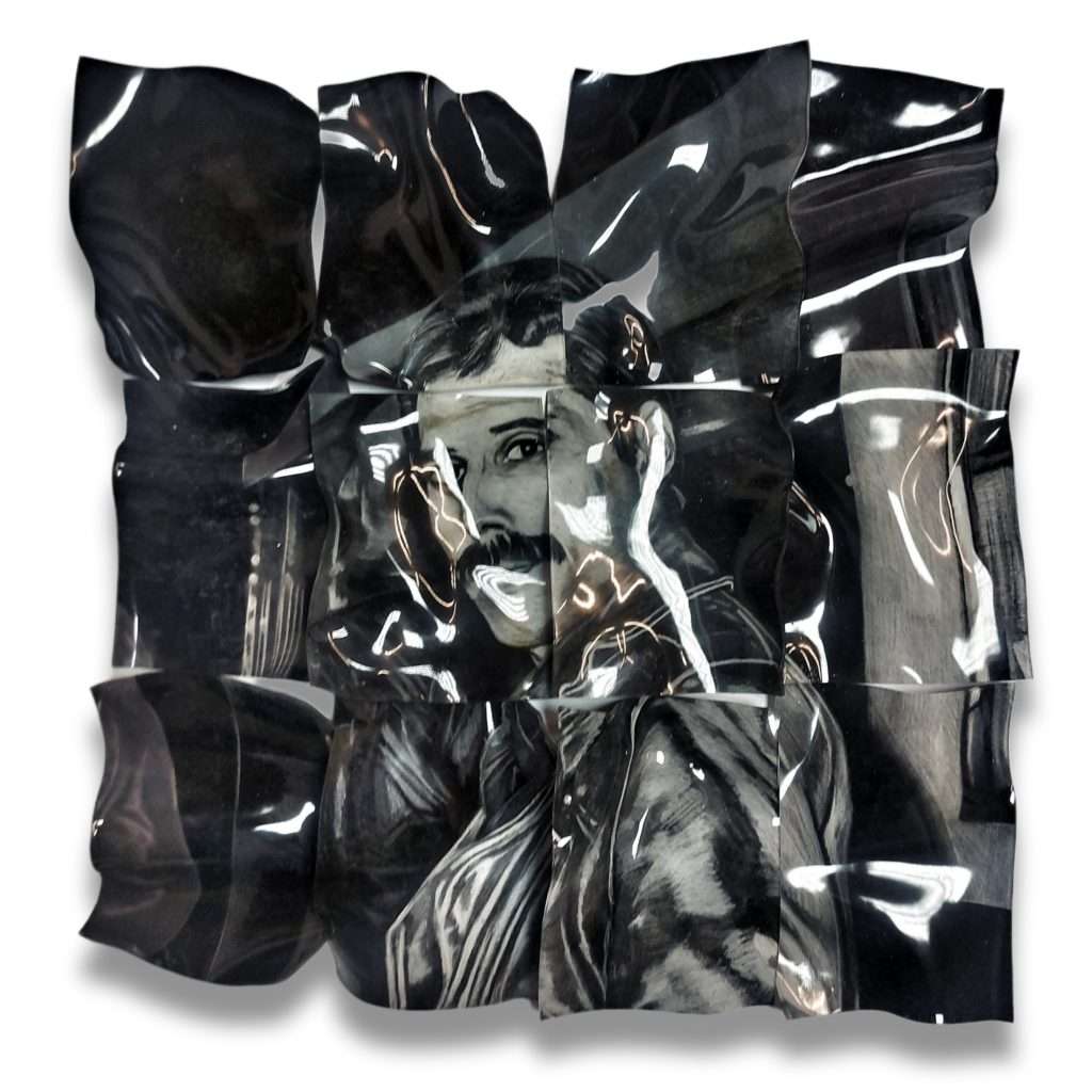 Plastik ve metal alaşım üzerine kuru boya ve mürekkep
