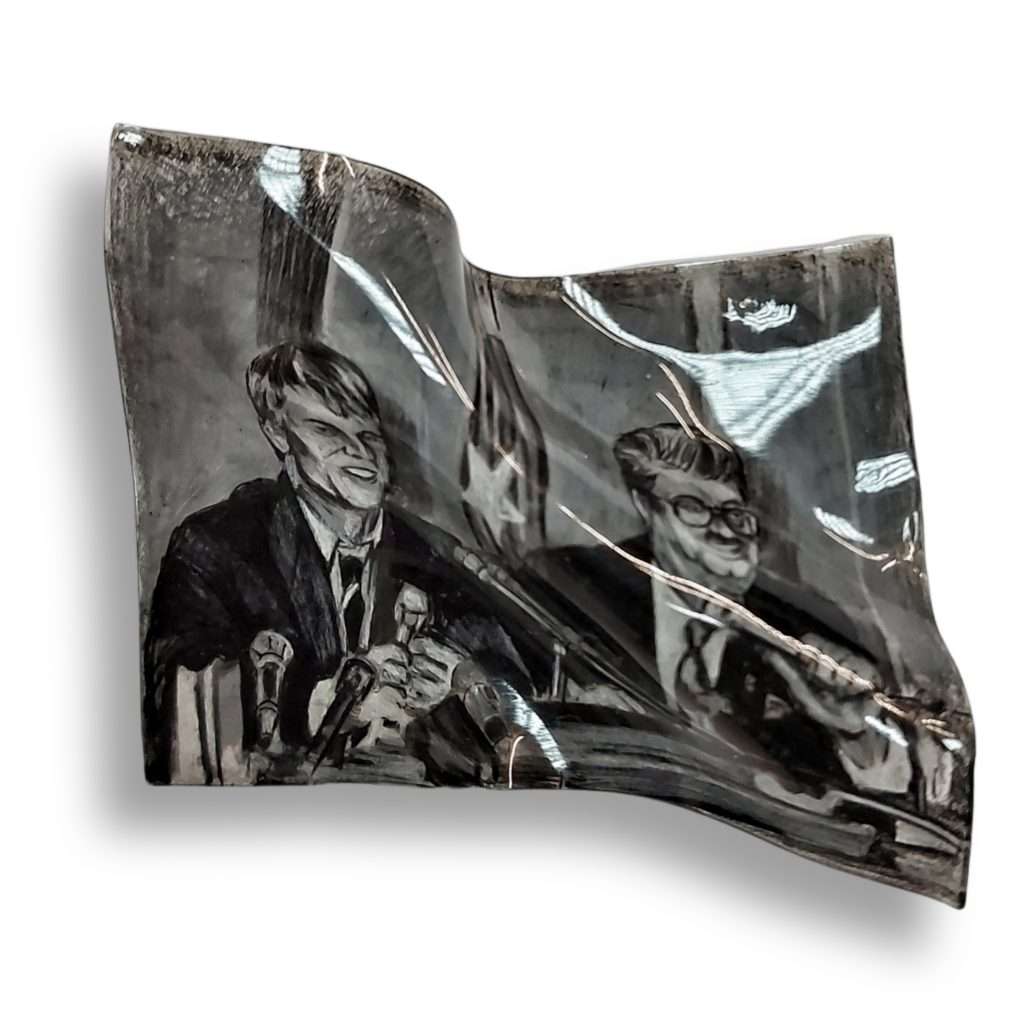 Plastik ve metal alaşım üzerine kuru boya ve mürekkep
